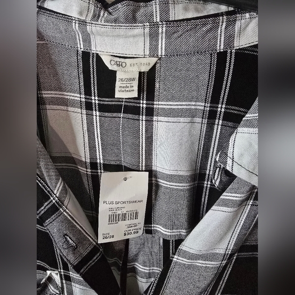 Black and White Plaid Button-Up Shirt - Picture 2 of 3